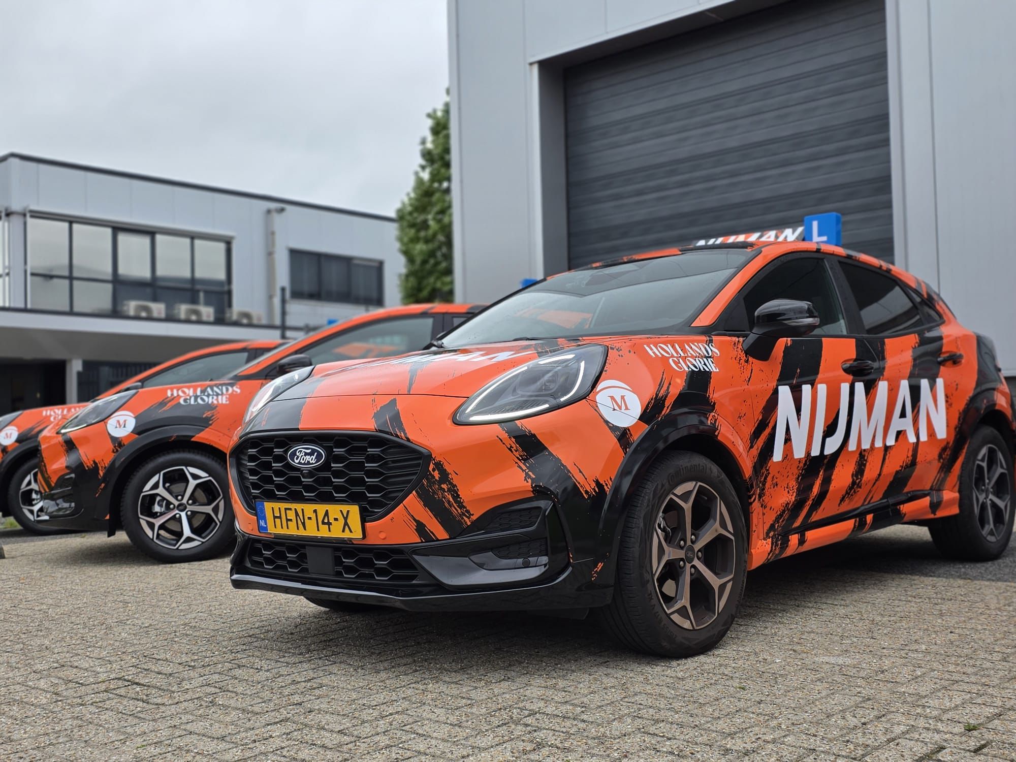 Drie lesauto's van Nijman Rijopleidingen